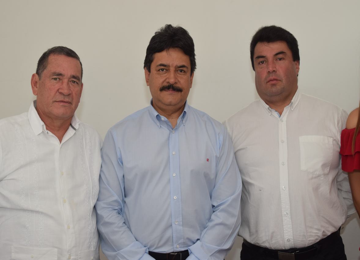 Presidente de la Asamblea Julio Cesar Díaz Cruz, Gobernador del Huila, Carlos Julio Gonzales Villa y el periodista José Peñuelo.